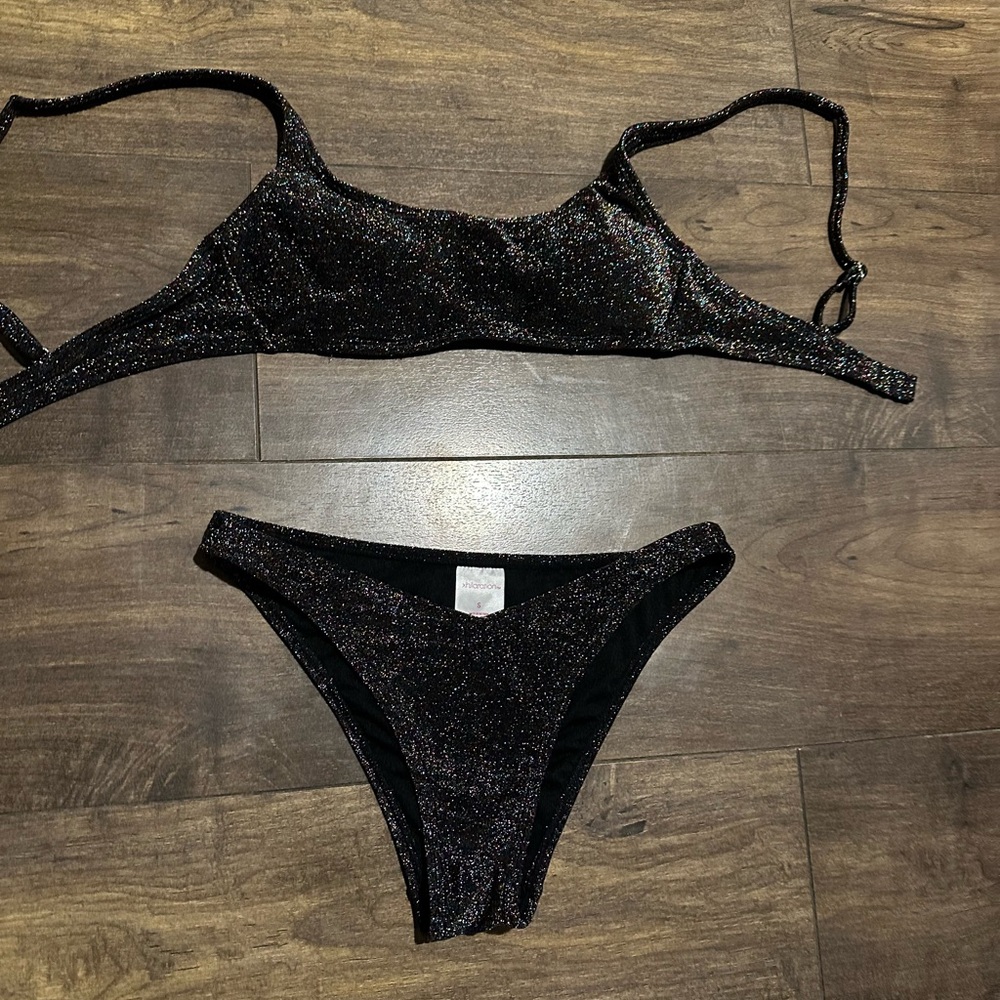 Target women’s bathing suit size small in top&bottoms. Perfect condition